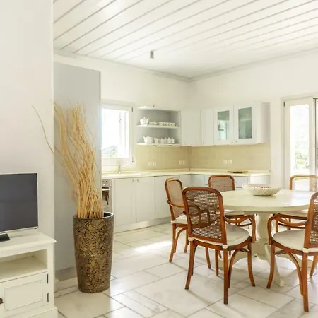 Benjamin Button With Pool Close To Agrari Beach וילה