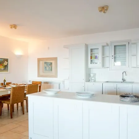 Villa Benjamin Button With Pool Close To Agrari Beach